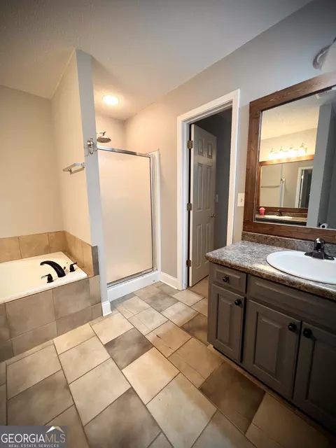 Bath - 313 Shadow Pond, Dublin, GA 31021 photo 6 of 6