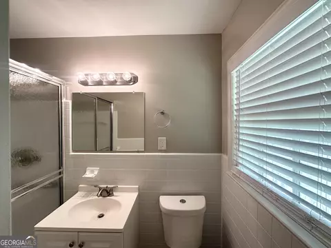 Bath - 4313 Executive Dr, Stone Mountain, GA 30083 photo 2 of 2