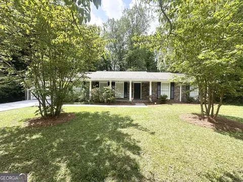 Exterior - 4313 Executive Dr, Stone Mountain, GA 30083 photo 1 of 2