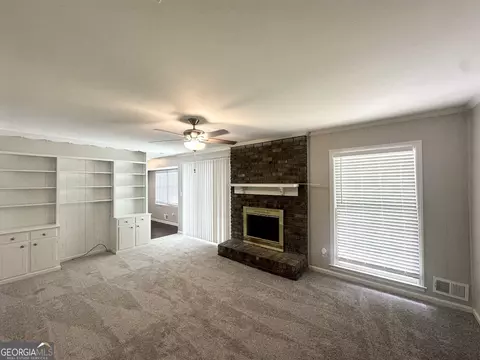 Living - 4313 Executive Dr, Stone Mountain, GA 30083 photo 1 of 1