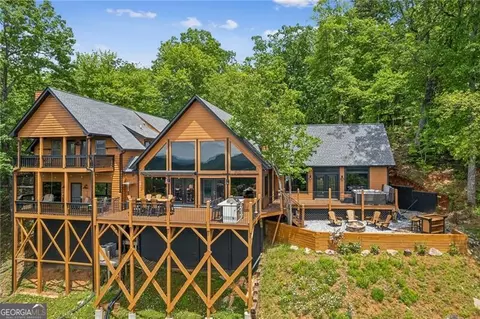672 Foot Hills Dr, Cleveland, GA 30528