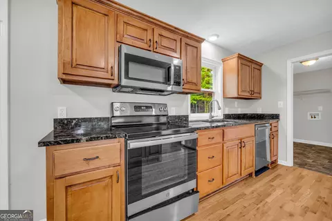 Kitchen - 442 Cedar Ln, Toccoa, GA 30577 photo 2 of 5