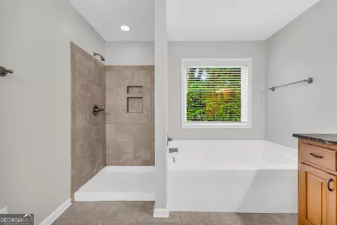 Bath - 442 Cedar Ln, Toccoa, GA 30577 photo 4 of 5