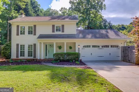 6006 Lanier Heights Cir, Buford, GA 30518