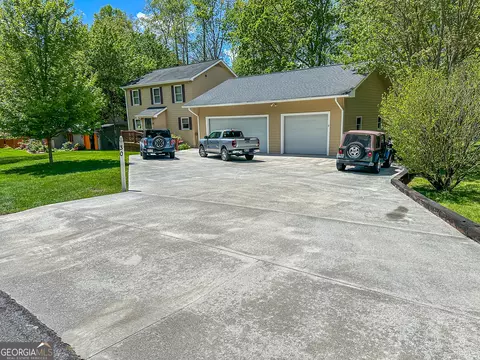 30 Putter Ln, Dillard, GA 30537