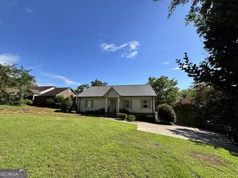 561 Peninsula Dr, Wedowee, AL 36278