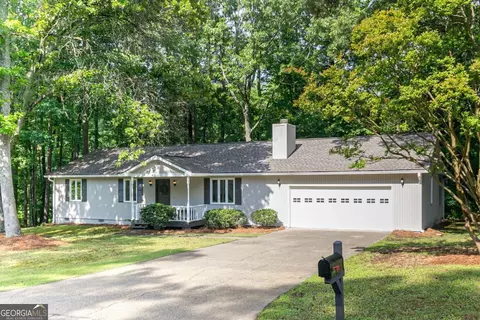 5819 Stonehaven Dr NW, Kennesaw, GA 30152