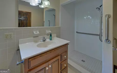 Bath - 3152 Prather Bridge Rd, Toccoa, GA 30577 photo 3 of 8