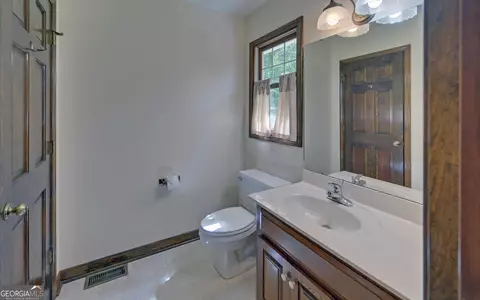 Bath - 3152 Prather Bridge Rd, Toccoa, GA 30577 photo 4 of 8