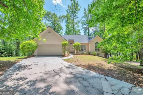 616 Lone Oak Ct, Lithonia, GA 30058