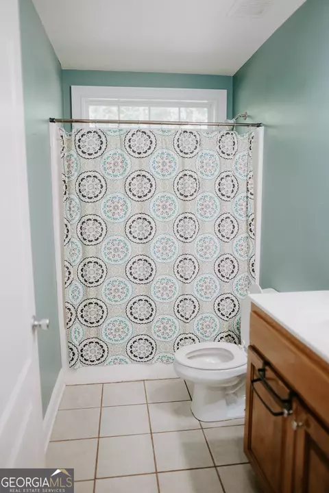Bath - 405 Candler Rd, Williamson, GA 30292 photo 1 of 4