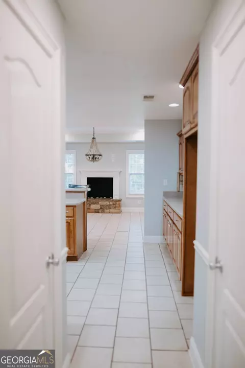 Entry Way - 405 Candler Rd, Williamson, GA 30292 photo 5 of 5