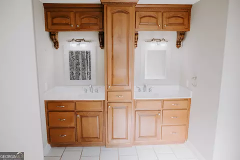 Bath - 405 Candler Rd, Williamson, GA 30292 photo 2 of 4