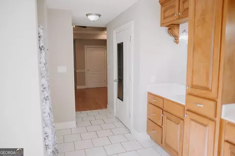 Entry Way - 405 Candler Rd, Williamson, GA 30292 photo 4 of 5