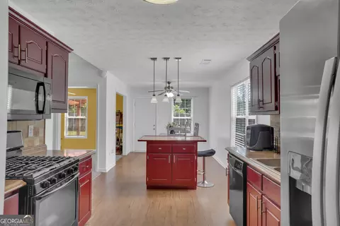 Kitchen - 11367 Vinea Ln, Hampton, GA 30228 photo 3 of 3