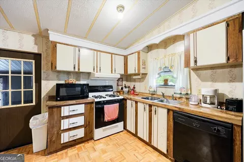 Kitchen - 177 Patton Rd, Gray, GA 31032 photo 2 of 2