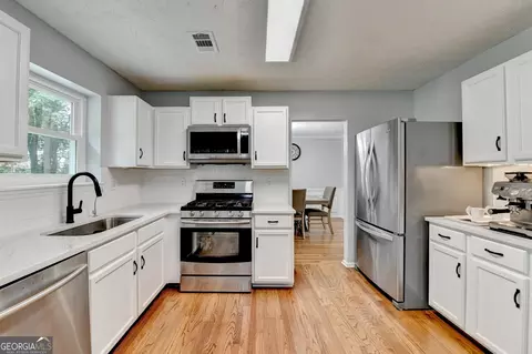 Kitchen - 3668 Burel Mill Dr, Buford, GA 30519 photo 4 of 7