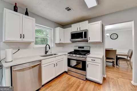 Kitchen - 3668 Burel Mill Dr, Buford, GA 30519 photo 3 of 7