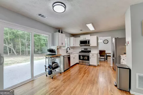 Kitchen - 3668 Burel Mill Dr, Buford, GA 30519 photo 6 of 7