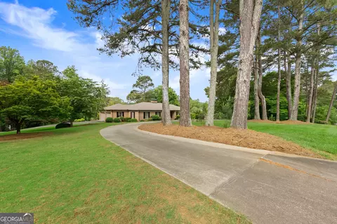 607 E Lake Dr, Gainesville, GA 30506