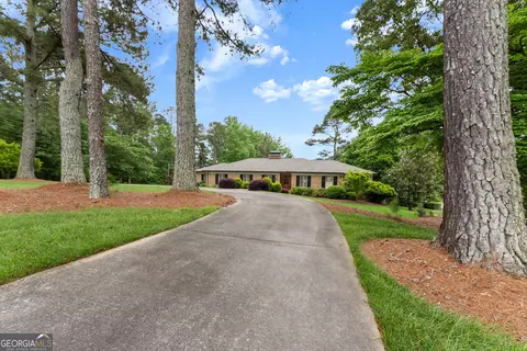 607 E Lake Dr, Gainesville, GA 30506 photo 2