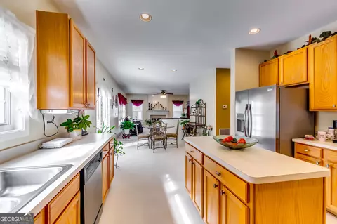 Kitchen - 1373 Fall River Dr, Conyers, GA 30013 photo 4 of 4