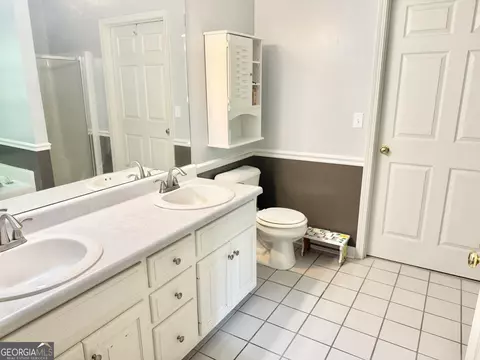 Bath - 144 Northshore Dr, Lagrange, GA 30240 photo 2 of 5