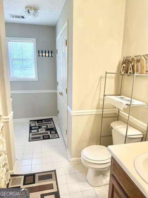 Bath - 144 Northshore Dr, Lagrange, GA 30240 photo 4 of 5