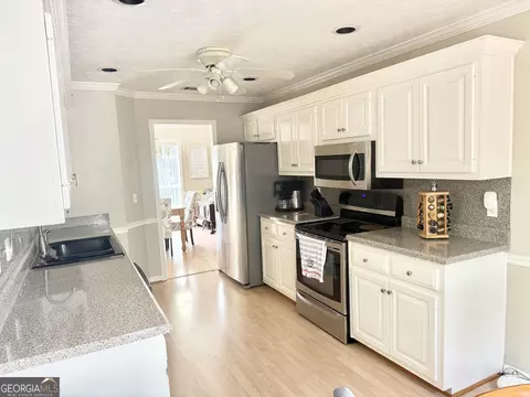 Kitchen - 144 Northshore Dr, Lagrange, GA 30240 photo 1 of 2