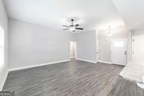 Living - 702 Daisy Dr, Perry, GA 31069 photo 2 of 2