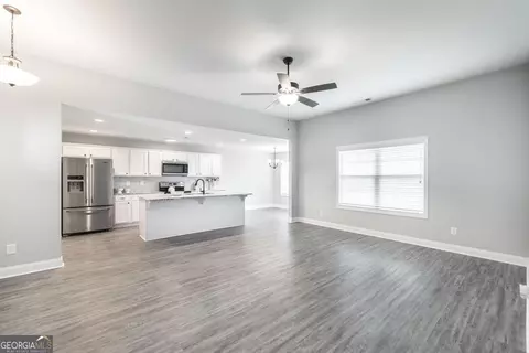 Living - 702 Daisy Dr, Perry, GA 31069 photo 1 of 2