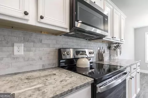 Kitchen - 702 Daisy Dr, Perry, GA 31069 photo 2 of 2