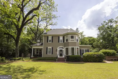 208 Indian Springs Dr, Forsyth, GA 31029