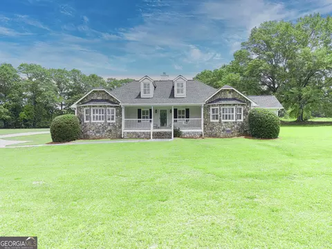 2759 Bay Ridge Dr, Loganville, GA 30052
