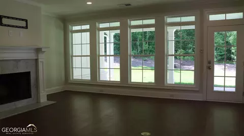 Living - 707 River Overlook, Forsyth, GA 31029 photo 2 of 4