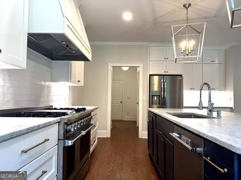 Kitchen - 707 River Overlook, Forsyth, GA 31029 photo 2 of 2