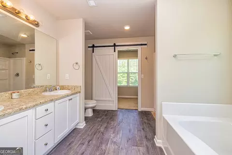 Bath - 90 Flatcreek Dr, Lagrange, GA 30241 photo 3 of 3