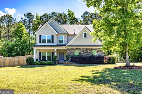 90 Flatcreek Dr, Lagrange, GA 30241