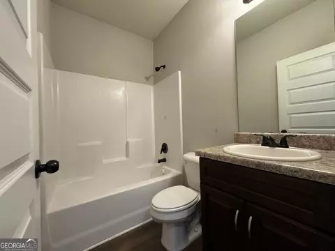 Bath - 6703 Biscayne Blvd, Rex, GA 30273 photo 4 of 4