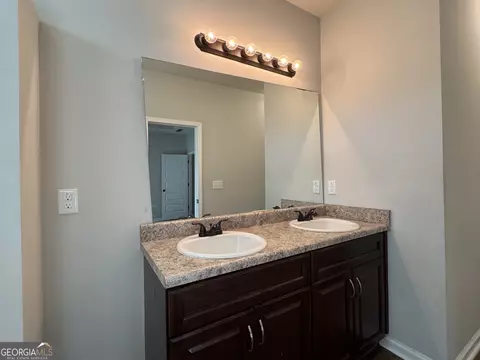 Bath - 6703 Biscayne Blvd, Rex, GA 30273 photo 3 of 4