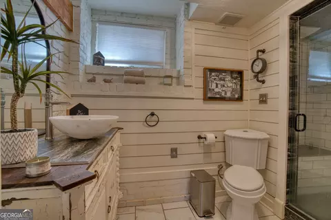 Bath - 407 E 3rd St, Rome, GA 30161 photo 6 of 6