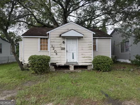 1206 Parkway Dr, Waycross, GA 31501