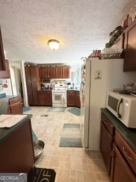 Kitchen - 57 Georgia Ave, Adrian, GA 31002 photo 2 of 3