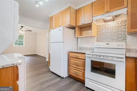 2714 Laurel Ridge Dr, Decatur, GA 30033