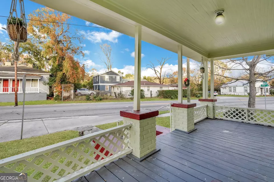 Exterior - 1601 Coventry St, Savannah, GA 31415 photo 8 of 10