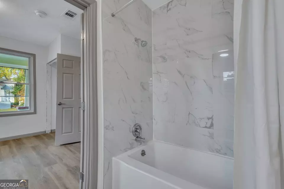 Bath - 1601 Coventry St, Savannah, GA 31415 photo 2 of 2