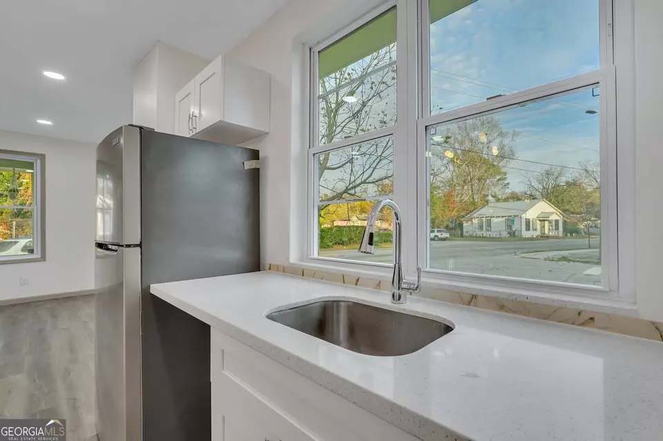 Kitchen - 1601 Coventry St, Savannah, GA 31415 photo 2 of 3