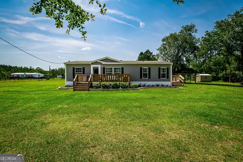 527 Buckshot Rd, Saint George, GA 31562