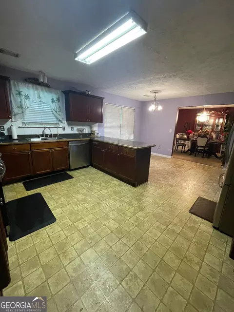 Kitchen - 75 Trelawney Keep, Covington, GA 30016 photo 2 of 2