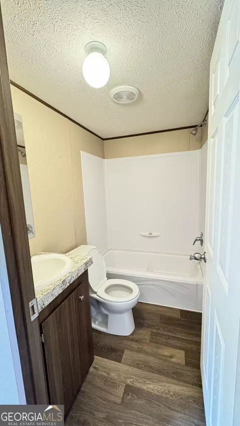 Bath - 1227 Carters Bridge Rd, Claxton, GA 30417 photo 3 of 3